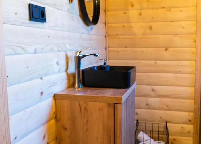 W Lesie 山林小屋 Skawinki