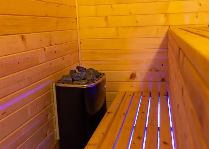 山林小屋 W Lesie